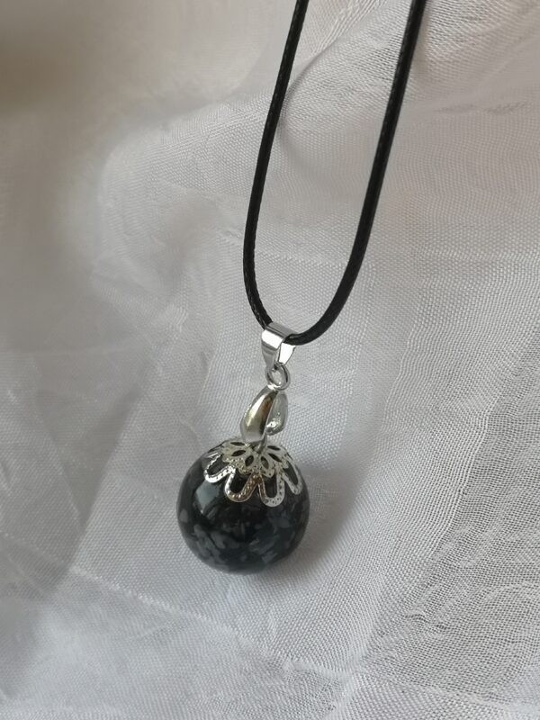 Pendentif perle en pierres naturelles noires