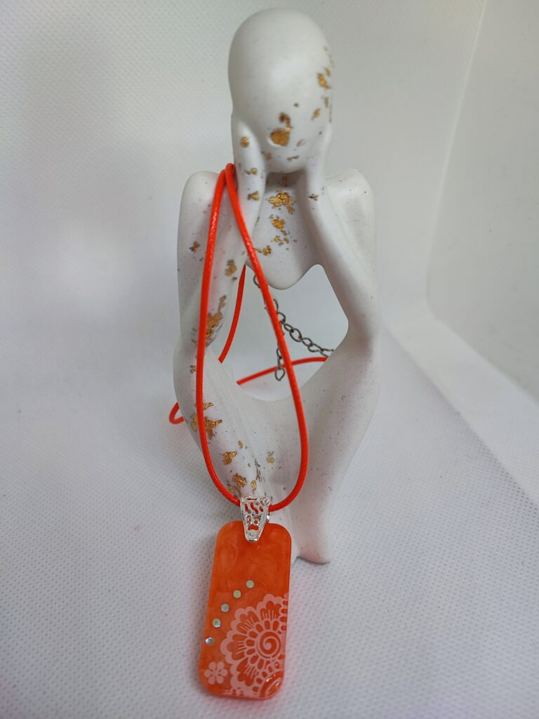 Pendentif orange fluo